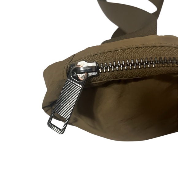 Lululemon Everywhere bag Army Green - Picture 4 of 6